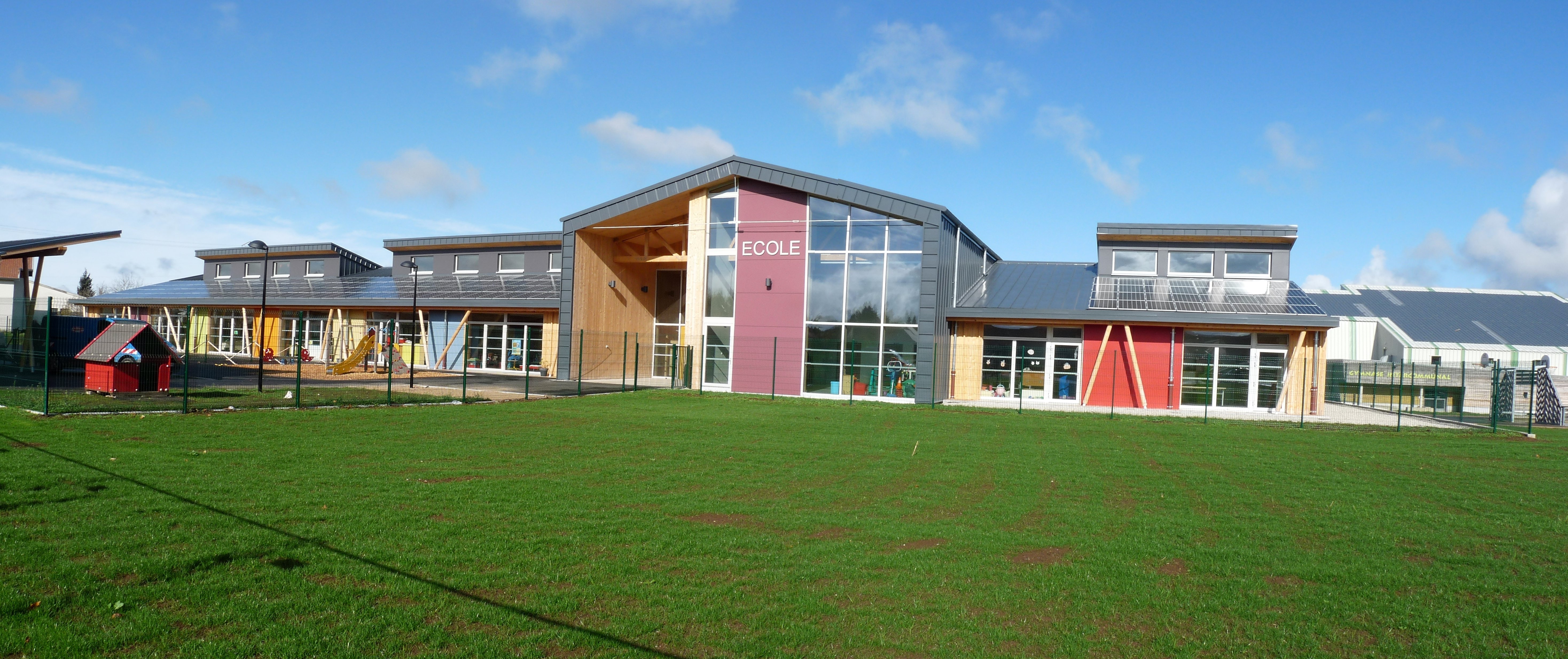 Construction BEPOS du groupe scolaire d'Amancey © Mairie Amancey Construction BEPOS du groupe scolaire d'Amancey © Mairie Amancey