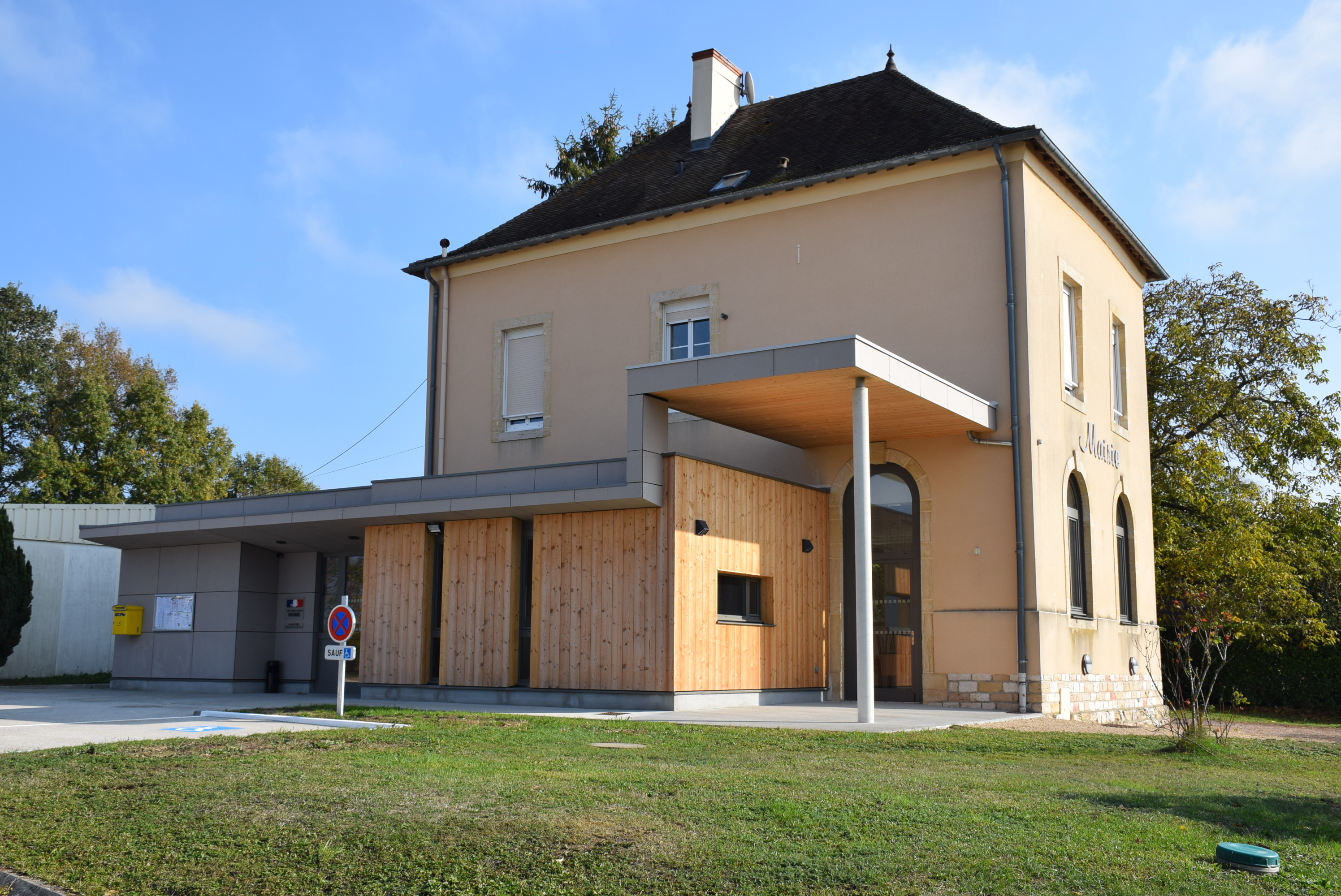Rénovation énergétique de la Mairie de Guerfand © Mairie Guerfand Travaux de rénovation énergétique d'une mairie © Mairie Guerfand